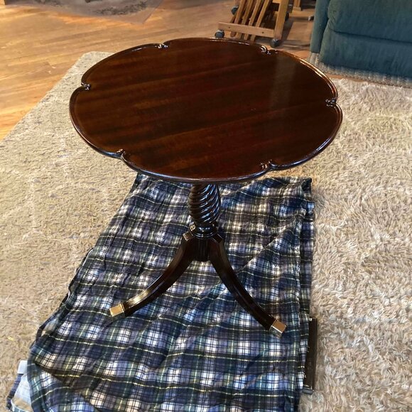 1932 english Chippendale Tilt Top Pie Crust Table mahogany wood restored